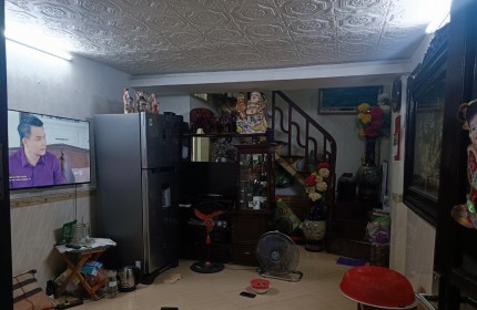 CẦN BÁN NHÀ NGÕ BA GÁC BẠCH MAI 33M2, 3 TẦNG, 2 NGỦ, 2WC, VỊ TRÍ TRUNG TÂM.